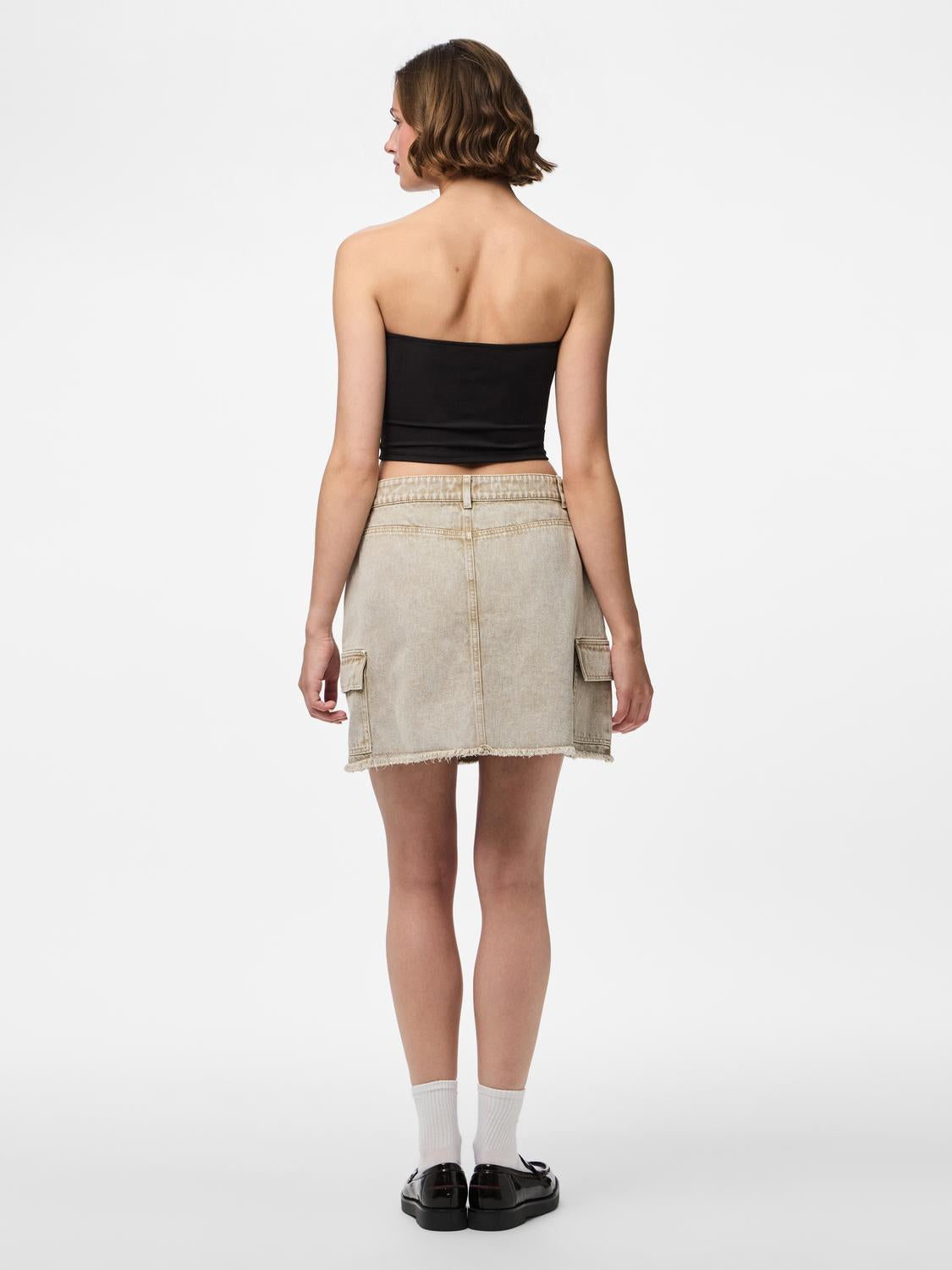 model_shot-back